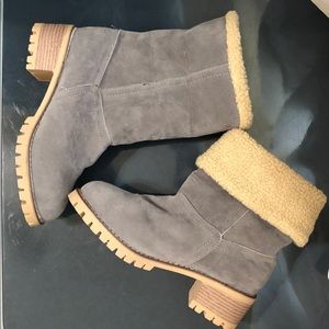 NWOT  Gray versatile boots